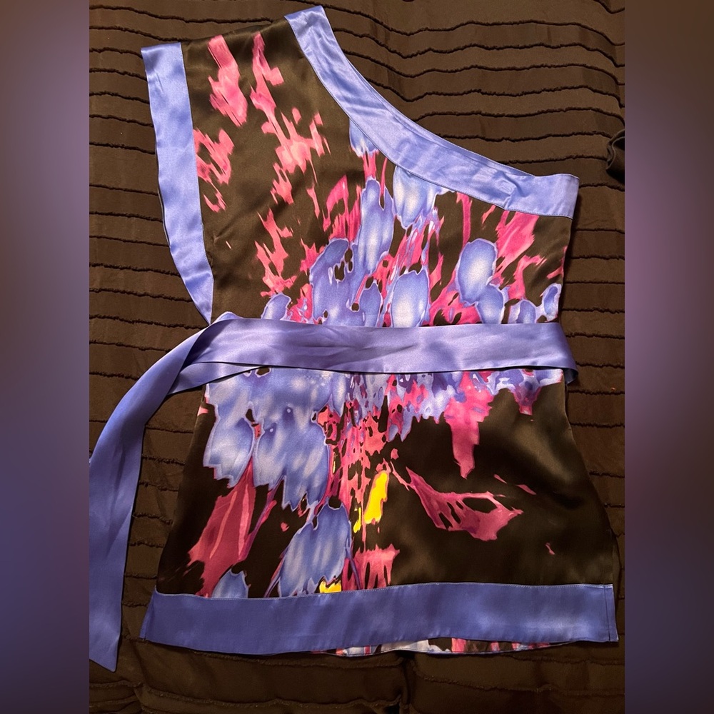 bebe Vibrant Abstract One-Shoulder Tunic